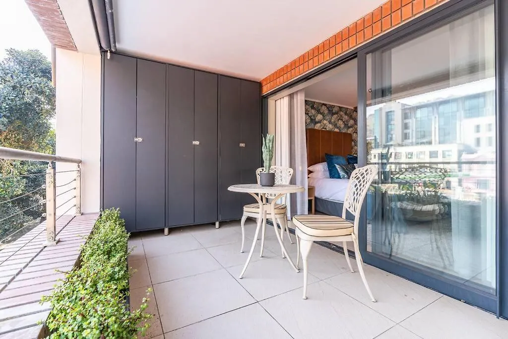 Modern Oasis In Cape Town Apartment 0*,